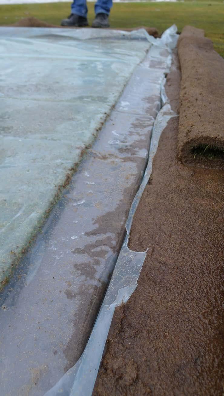 Kostnader Priset på dukar kan variera från mycket billig plast till avancerat system med flera lager som skräddarsys för varje enskild green.
