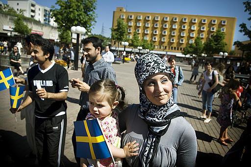 Syfte och bidrag Syftet med vår forskning är att studera vilka företag som erbjuder en väg in på arbetsmarknaden för de grupper av arbetslösa som ofta har problem att etablera sig på arbetsmarknaden.