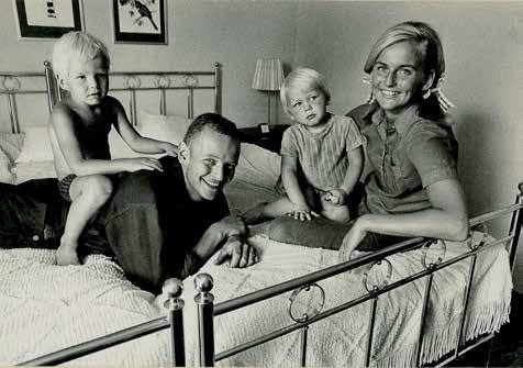 se Sedan 1964 har familjeföretaget Englesson i Djursholm tillverkat svenskdesignade möbler kända för sin höga kvalitet.