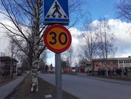 Korsningen Sörevägen/Skolvägen TRYGGHETSVANDRING LIT 20170427 18.00 3.