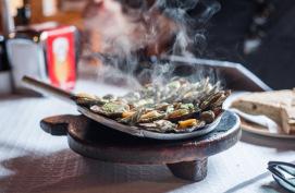 Mat & dryck 1. Lapas lokala musslor i örter och vitlök 2.