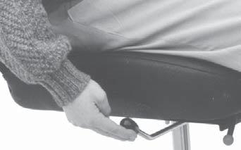 Introduktion till säten Ergo Standard Handtag för vridning av säte. För att frikoppla sätet ska handtaget dras tillbaka.