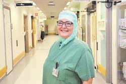 Annca Wallerstedt är en av de sjuksköterskor som tog chansen att söka när tjänsten etablerades våras. Annca Wallerstedt arbetar på 50% och studerar på 50% med bbehållen lön.