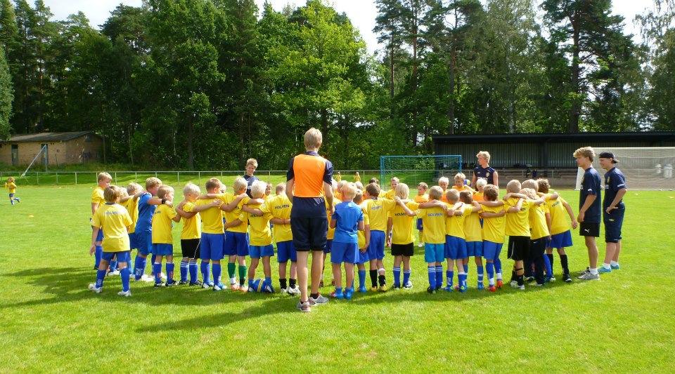 Föräldragruppen styr intäkterna/kiosk m.m.: Vi gör aktiviteter inte bara för lagets skull utan för stötta föreningen och ha bra träningsförutsättningar.