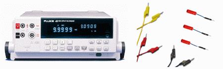 Labbuppgift 4 (vid labb i sal 305) Mäta med Multimeter Fluke45 Fluke45 är en klassisk digital multimeter. Den kan mäta spänning, ström, resistans, frekvens mm.