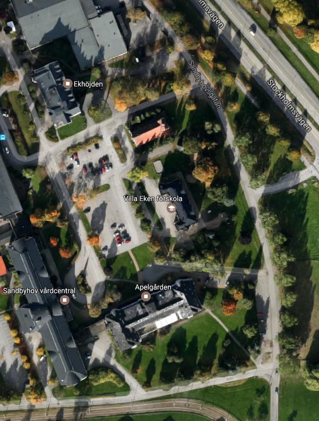 5.2 Nodhuset Undersökningsområdet består i dagsläget mestadels av grönytor med gles trädbeväxning, avgränsad i norr av Apelgården och mot syd av Blomstergatan.
