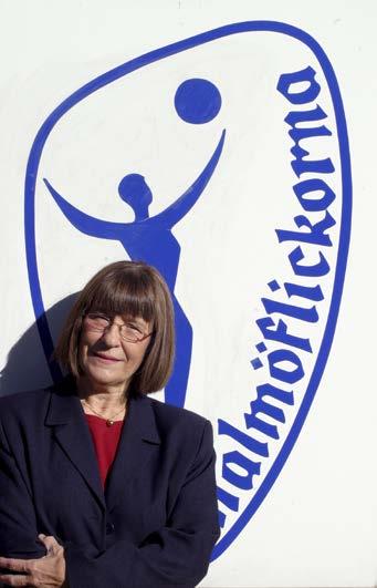 Samtidigt var hon biträdande huvudledare i föreningen och 1991 började hon arbeta på heltid som konsulent i Malmöflickorna.