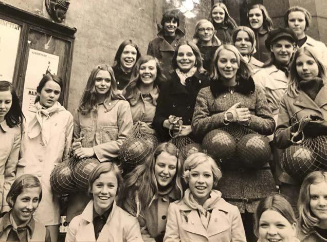Rörelser till musik och gymnastik blev tidigt en del av mitt liv. 1963 hade Malmö Gymnastikförbund uppvisning i en nästan fullsatt teatersalong, Malmö stadsteater.