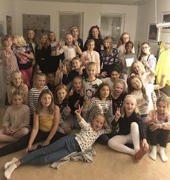 Tack för en härlig kväll tillsammans! Kram Ledarna En fredagkväll med 30 förväntansfulla, sprudlande tjejer och en massa pizza? Javisst, så kan början på pizzakvällen med Malmöflickorna beskrivas.