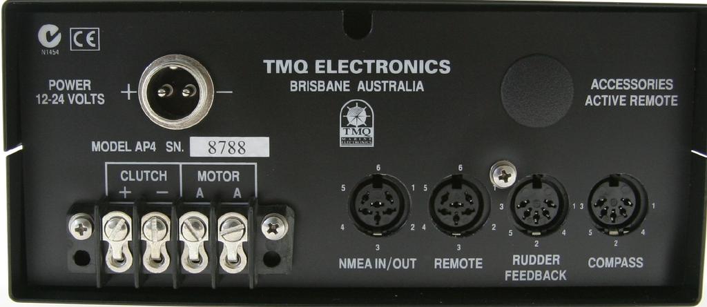 INSTALLATIONANVISNINGAR De flesta elektroniska utrustningar kan påverkas av störningar av olika slag. Detta gäller även autopiloter. I detta fall handlar det främst om störningar från radiosignaler.