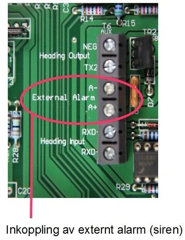 Externt Alarm Ett externt alarm (siren) används ibland på yrkesbåtar för att varna styrman att autopiloten varit utan övervakning under en viss tid.