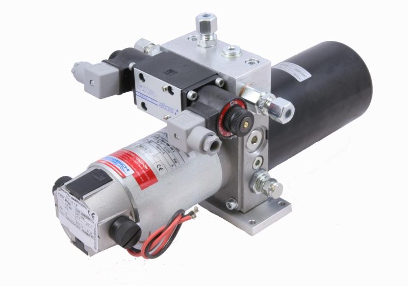 Styrs med strömmatning från autopiloten. Kontinuerlig pump (Hydraulaggregat) För lite större båtar som har en hydraulstyrning.