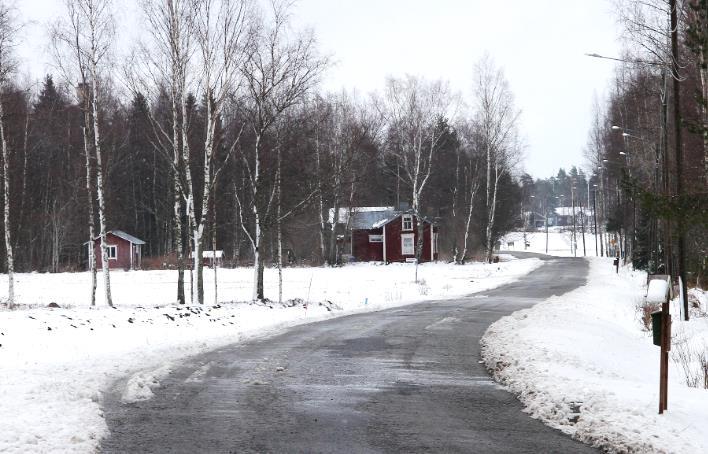 Mitt emot klockarbostället på andra sidan Fagernäsvägen finns ett mindre bostadshus från början av 1900-talet.