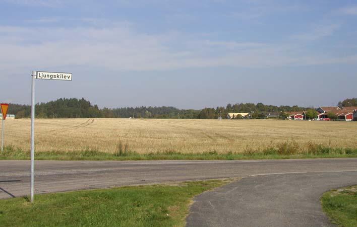 Inom en zon närmast släntkrön i nord-östra delen av planområdet bör marken belastas med högst 10 kpa, bestämmelse har införts på plankartan.