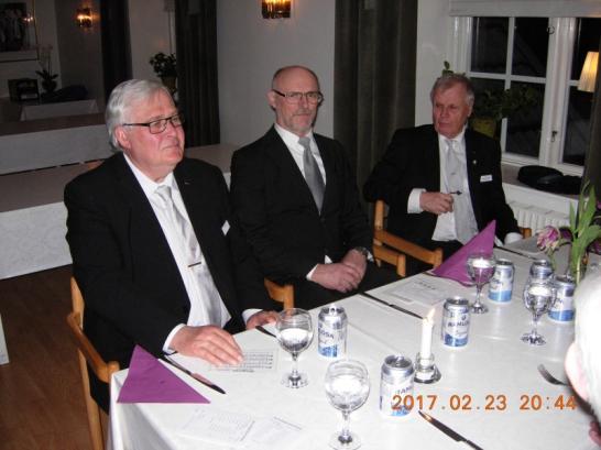 Till Fastighets AB Göingehusets årsstämma valdes att representera aktieägarna i logen, br ÖM Lennart Odhner och ordf i DN, br Sten-Åke Johansson.