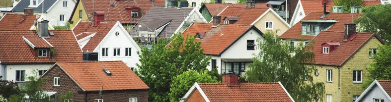 Skydda dig mot bostadsinbrott Yttre skalskydd Förstärk inbrottsskyddet med godkända lås och brytskydd på fönster och dörrar. Installera inbrottslarm.