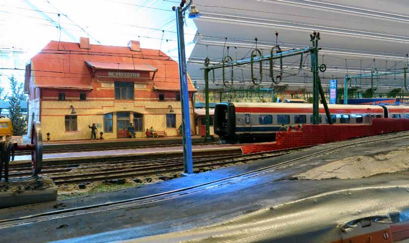 En Kustpil littera Y2 anländer precis till Munkedals station på Jürgen Boldts intressanta hemmabana i skala 0.