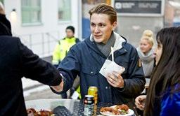 Det blev ett ypperligt tillfälle för studenterna att knyta kontakter med sina nya grannar och att få ett ansikte på oss som jobbar med att ta hand om huset.