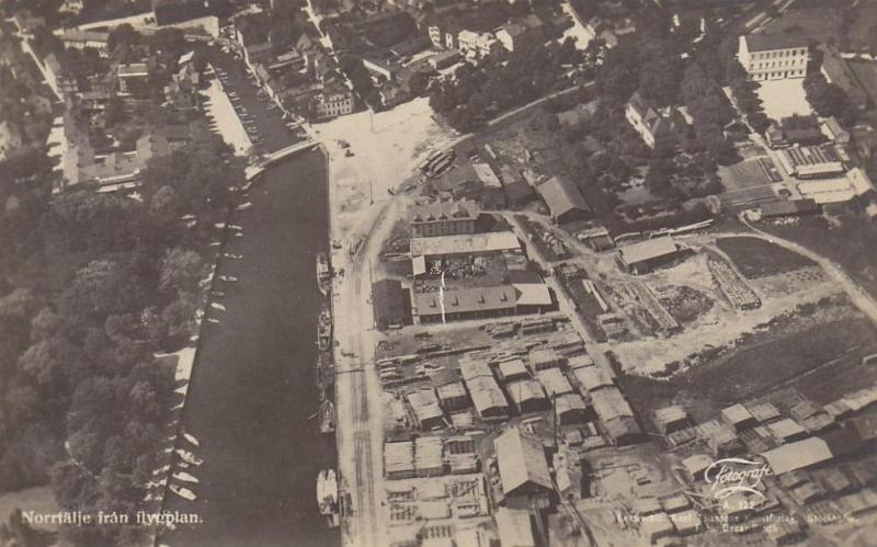 Sida 4 (15) Bild 1: Historisk flygbild över hamnen och järnvägsspåret, 1927. Bilden hämtad från www.upplandia.