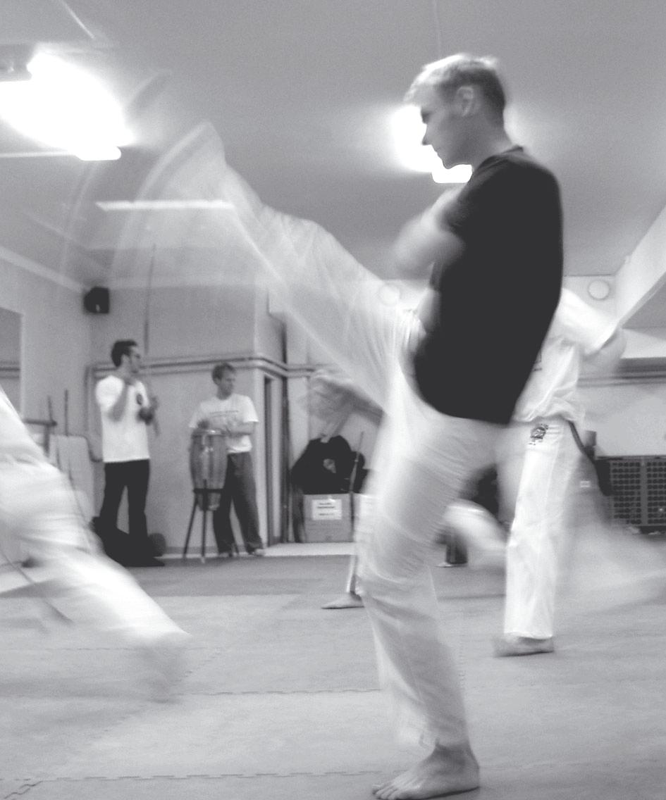 Svenska Budo & Kampsportsförbundet förhållande till mer tävlingsinriktade sporter i Riksidrottsförbundet. Också capoeiran har ett mycket sparsamt tävlande.