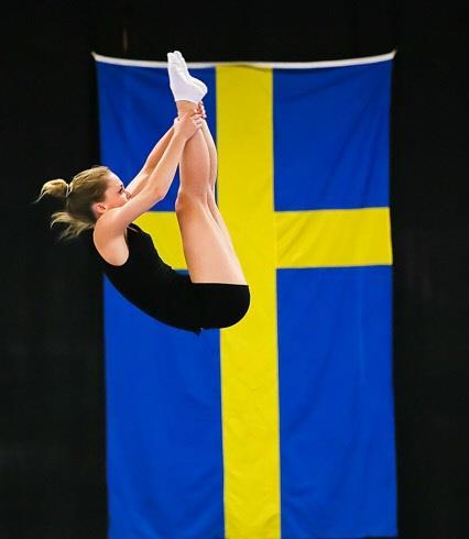 Linnea Ågren i en fin piksalto FOTO: Per Lindström Måns och Madeleine de 30:e svenska mästarna i trampolin 2013-05-27 I helgen avgjordes de 30:e officiella svenska mästerskapen i trampolin i Upplands