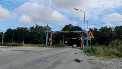 2.4. Kommunala gator och kommunala allmänna vägar På sträckan Flackarp-Arlöv finns sju korsningar mellan järnvägen och kommunala allmänna vägar, gator eller gång- och cykelvägar.