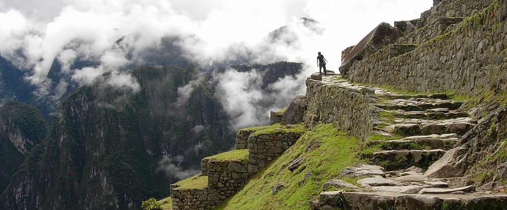 ÖVRIGA UPPLYSNINGAR Lokal tid: Peru har svensk tid minus 7 timmar. När klockan är 12:00 på dagen i Sverige är den 5 på morgonen i Lima. Elektricitet: I Peru gäller 220 eller 110 volt.