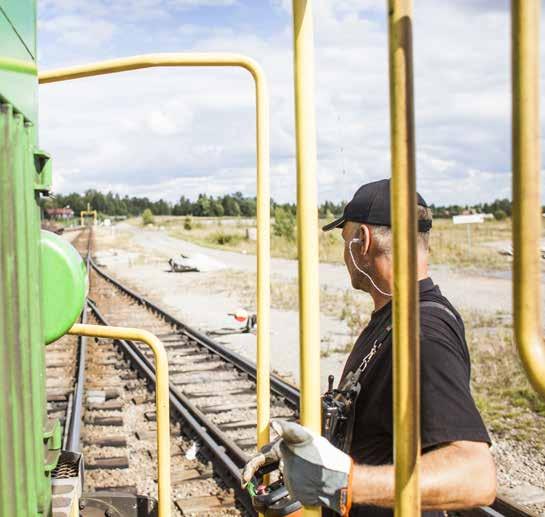 Med järnvägen som bas transporterar och levererar vi från dörr