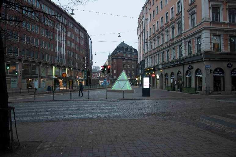 Insåg att man vänjer sig fort vid värme och ingen snö, i Helsingfors var vinter kvar med snö och 0 gradigt, tog en lite tur till hotellet