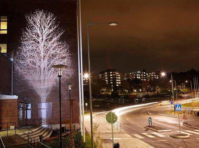 kunna uppleva konstverket Maadteraahkas döttrar (2018) i stadsträdgården.