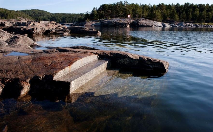 Land art kontemplativt, poetiskt, harmoniskt, lekfullt Katarina Löfström, Passage, Höga kusten, 2011 Land art, eller jordkonst på svenska, är