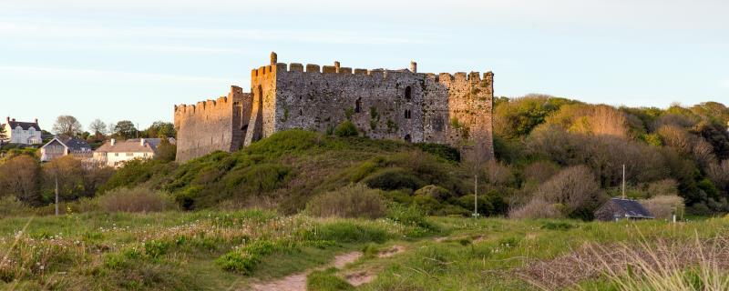 Pembrokeshire Coast Path, Amroth St Dogmaels, 14 nätter 1(8) Vandra i Wales Manorbier Castle Pembrokeshire Coast Path, hela leden Amroth St Dogmaels, 14 nätter Pembrokeshire Coast Path är en 296 km