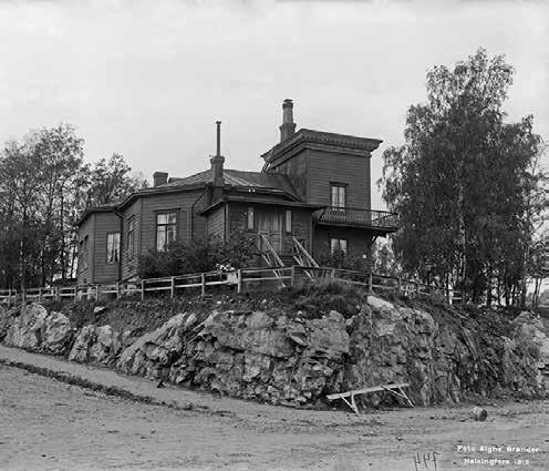 Många av de som var med och grundade föreningen arbetade på Tölö sockerbruk, ovan sedd från Tölöviken cirka 1890.