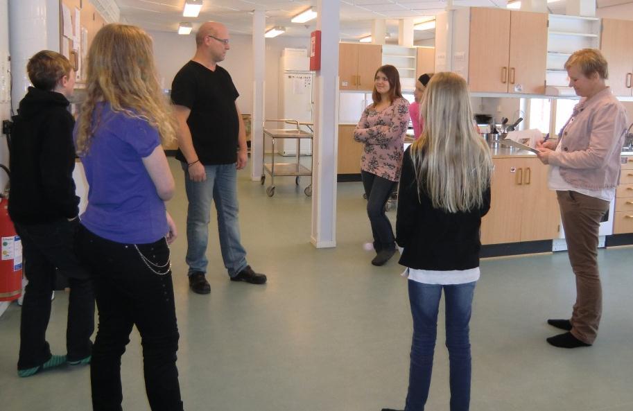 På praoplatsen reningsverket hade det bland annat fått testas provtagning, titta i mikroskop och tittat och mätt i bassängerna.