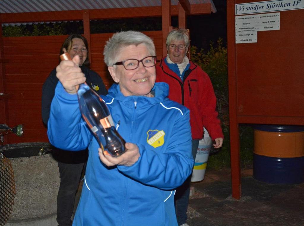 Bilden: Kerstin Granholm glad vinnare på klubbafton I B klassen var det stor dramatik som fick avgöras på skiljebana.
