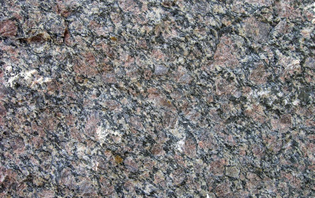 Mafiska bergarter, diorit eller gabbro, associerade med RA- och Askimsgraniterna (1300-sviten, Kungsbackasviten, Bkod 54) I anslutning till Kungsbackasviten (se nedan) förekommer massiv med mafiska
