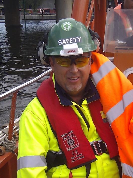 Engineer : 30 yrs experience from large complex infrastructure projects abroad in