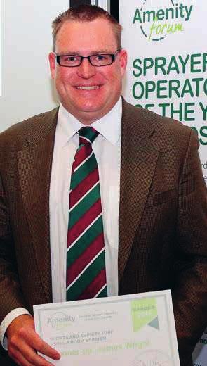 Turf Talk HÖST/VINTER 2015 SIDA 7 Amenity Forums ordförande, professor John Moverley, tillade: "ASOOTY Awards har bedömt alla aspekter av sprejning för att identifiera Storbritanniens allra bästa