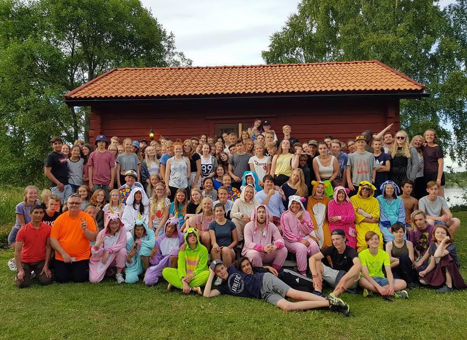 KRISTENDOMSSKOLAN SJÖVIK FOTO: KIM BERGMAN Under två veckor i början av sommaren har alla som gått ut sjunde klass möjlighet att åka till kristendomsskolan Sjövik.