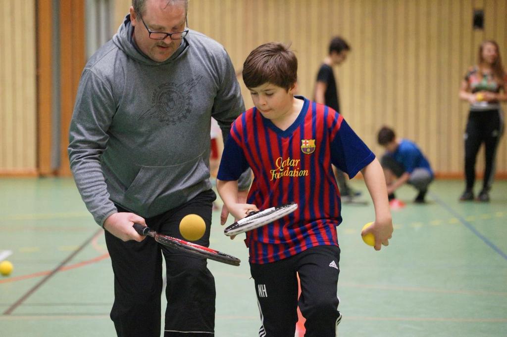 Målgruppen är i första hand barn och ungdomar som inte tidigare är aktiva i idrott och som med en mindre resultatinriktad verksamhet kan hitta en passande verksamhet.