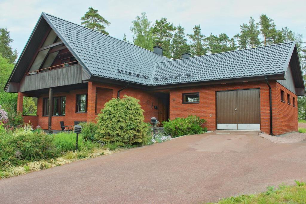 Trivsamt hus på Björkvägen 19 i Godby, Finström Huset, som uppfördes 1981, ligger i ett trevligt och barnvänligt kvarter, bara ett stenkast från Godby centrum.