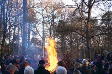 Valborg Valborgsmässoafton höll traditionsenligt Vårfirande i Annelundsparken.