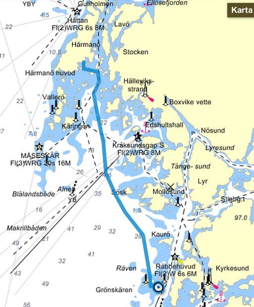 Bergarterna från grå och röd granit, kolsvart diabas, vissa ställen slipade av havet till sammetslena hällar. Vattensamlingar, vrakvikar.