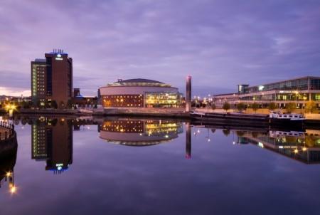 Dag 4 Utflykt till Antrimkusten (F) Vi äter en Ulsterfrukost på hotellet innan vi lämnar storstaden för den vackra Antrimkusten.