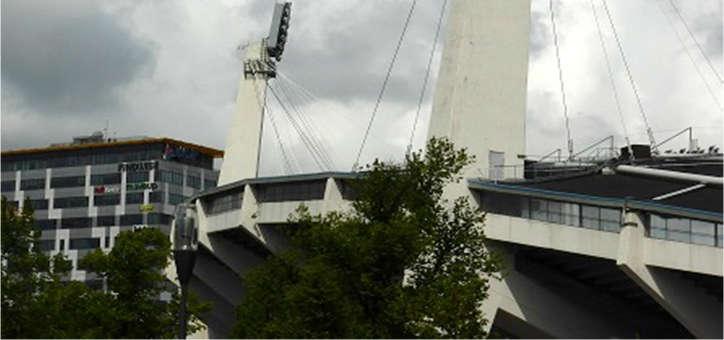 Ullevi estas sufiĉe granda futbala ludkampo, sed