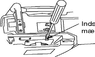 Checking the oil supply: After starting the motor, you should leave the chain to run at moderate speed and see if the chain oil spreads out as shown in the diagram.