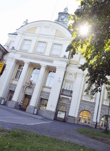 Utställningar, uppträdanden och information Huvudbyggnaden & IDROTTSHUSET Brahesalen 12:00-12:45 Körer och akustiska instrument-/sånginslag Guidning på skolan Elever visar skolans