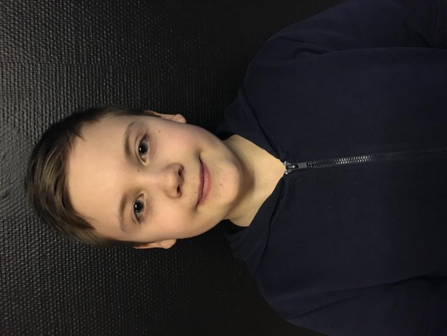 Namn: Olle Favoritfärg: Orange Favoritmaträtt: Jag kan inte välja Favoritfilm: Star Wars - The Last Jedi Favoritgodis: Jag vet inte.