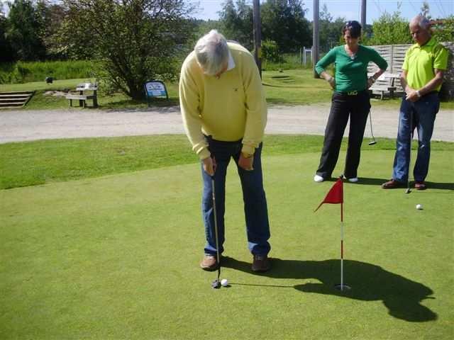 (Uttalande av klubbens grundare) Golfputtningen ger träning åt många fysiska effekter och koncentrationen. De sociala kontakterna ger härlig livsglädje.
