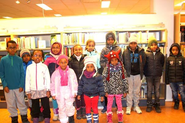 Waxa barnaamijka hoggaaminayay oo carruurta maaweelinayay, Ishrah Hassan Abdi, Oscar Trimbel iyo Musa M. Isse.